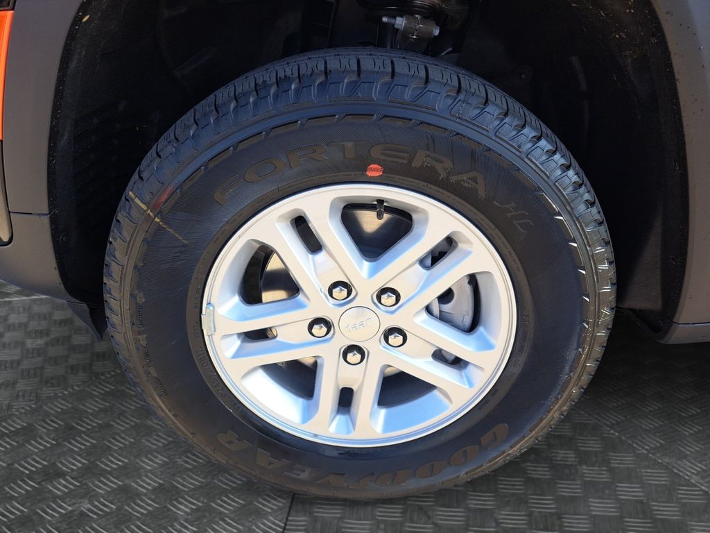 New Car 2025 Jeep Grand Cherokee  Laredo For Sale Under $35,000 In Austin, Texas