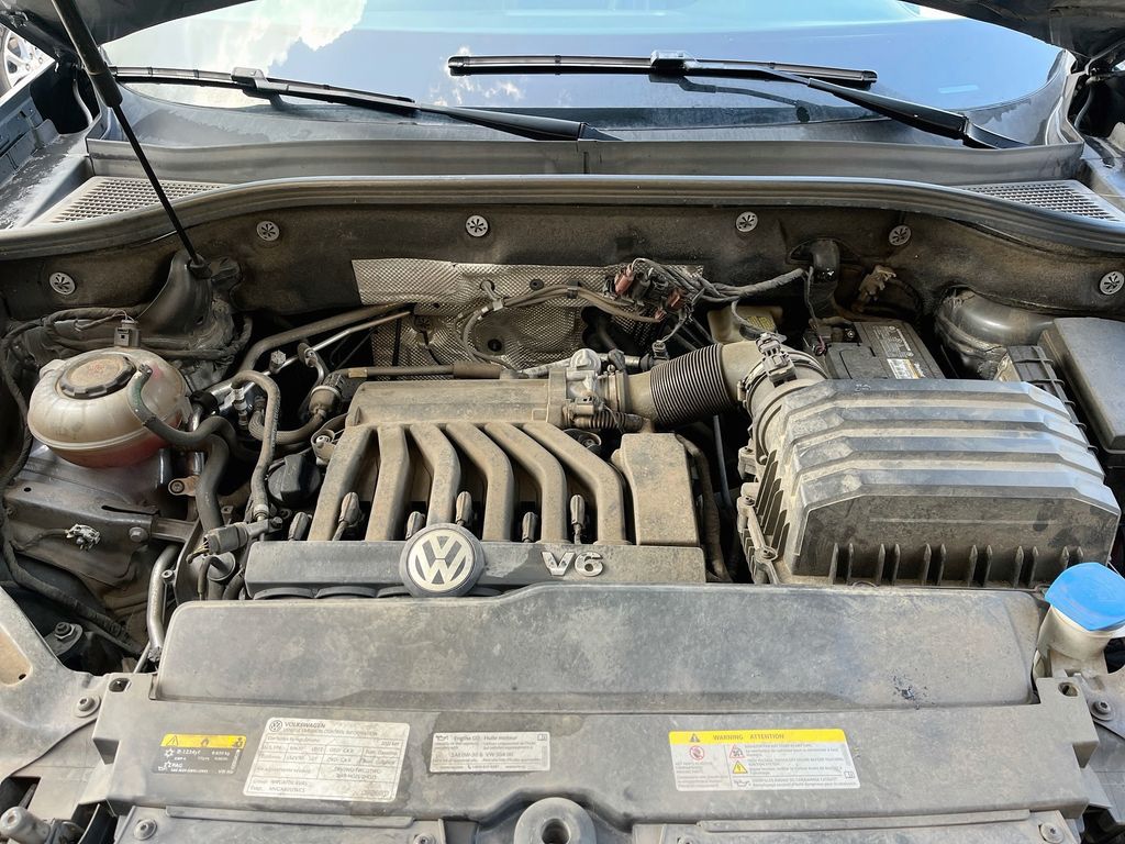2021 Volkswagen Atlas 3.6L V6 SE w/Technology Gray at Bravo Nissan