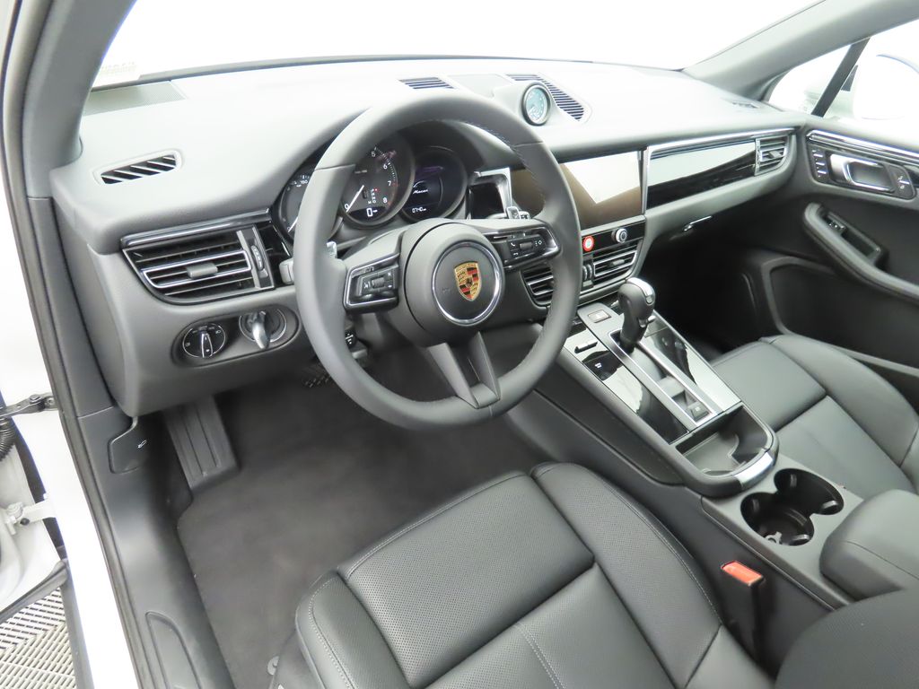 Thumbnail: 2025 Porsche Macan - 4