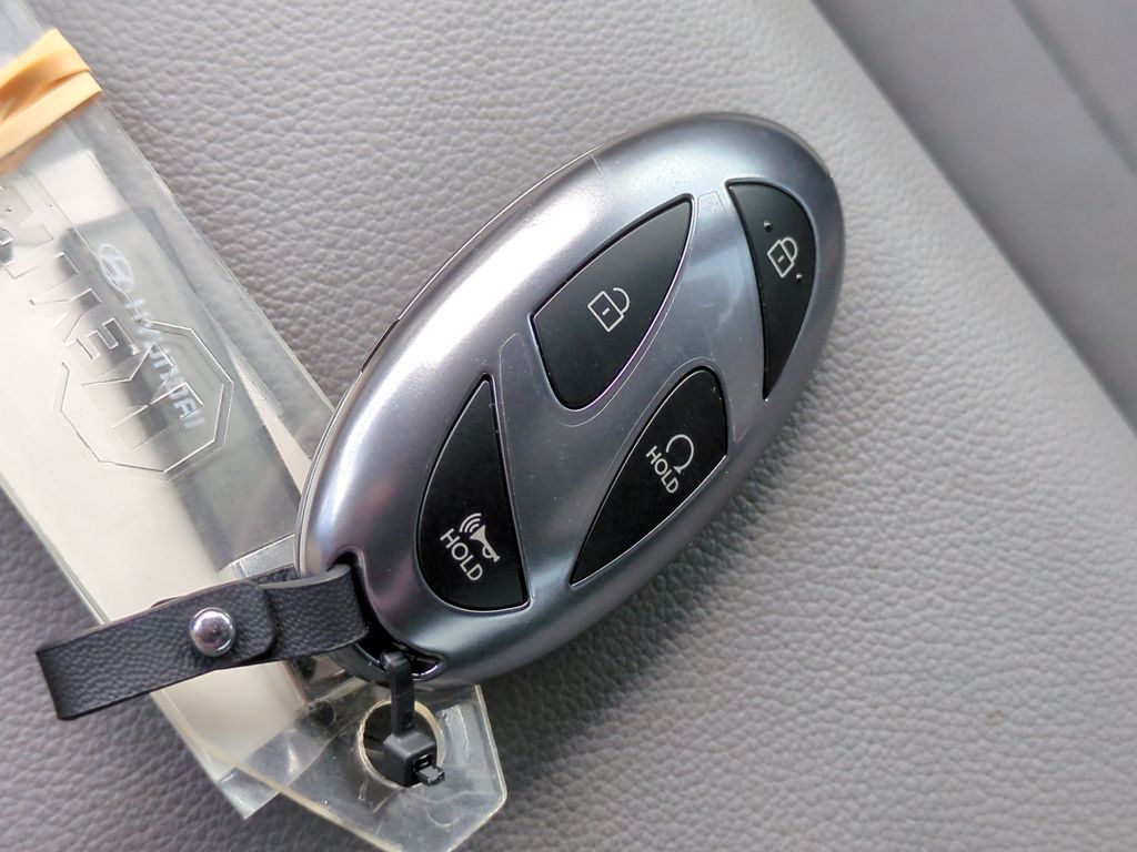 Used 2026 Gray Hyundai SEL Sport image 21