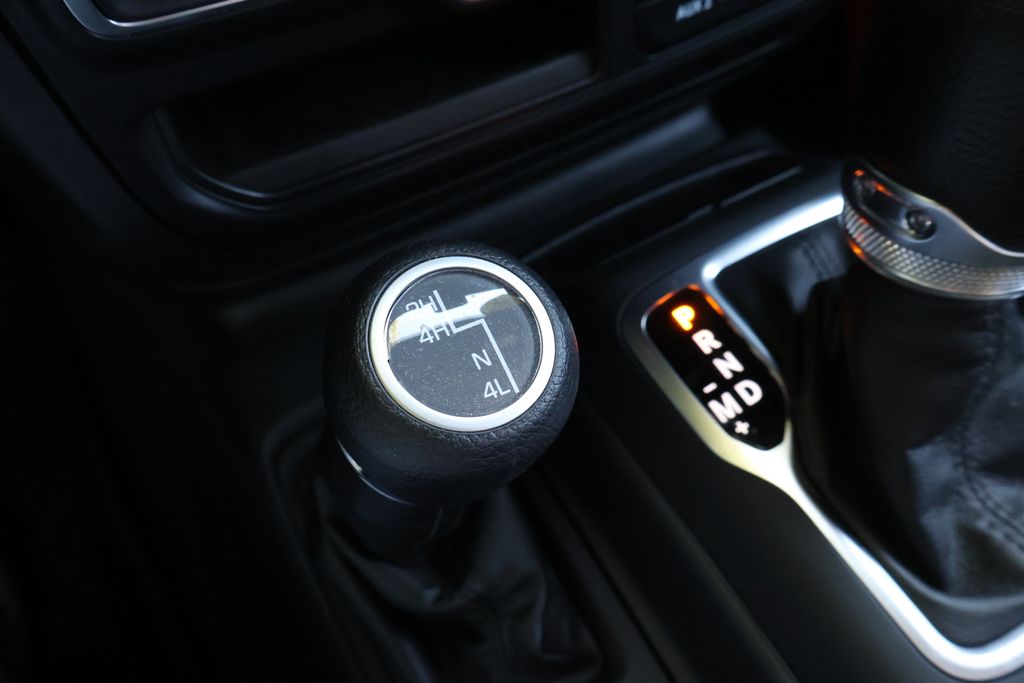 Thumbnail: 2022 Jeep Wrangler - 21