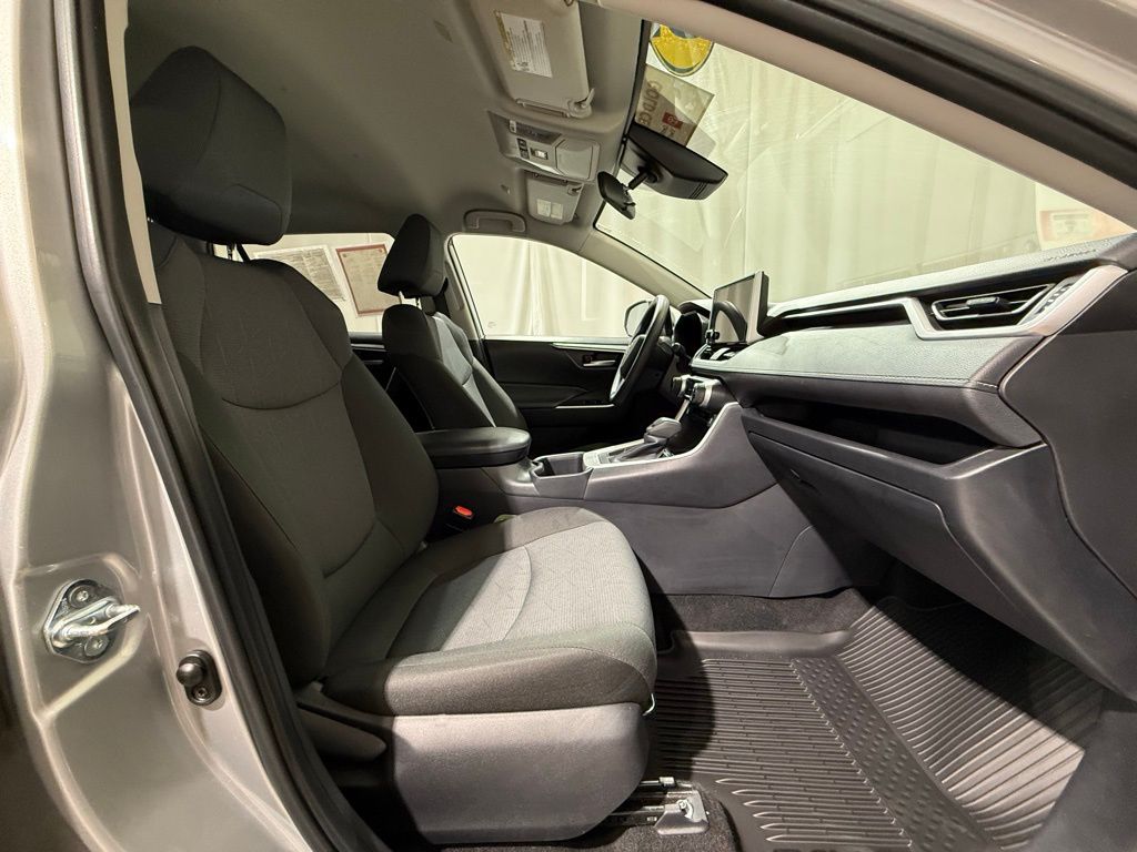 Thumbnail: 2025 Toyota RAV4 - 21