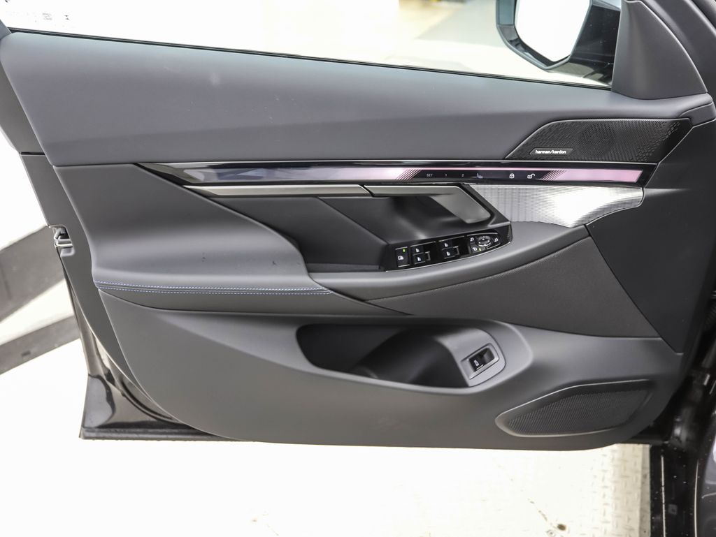 Thumbnail: 2026 BMW i5 - 10