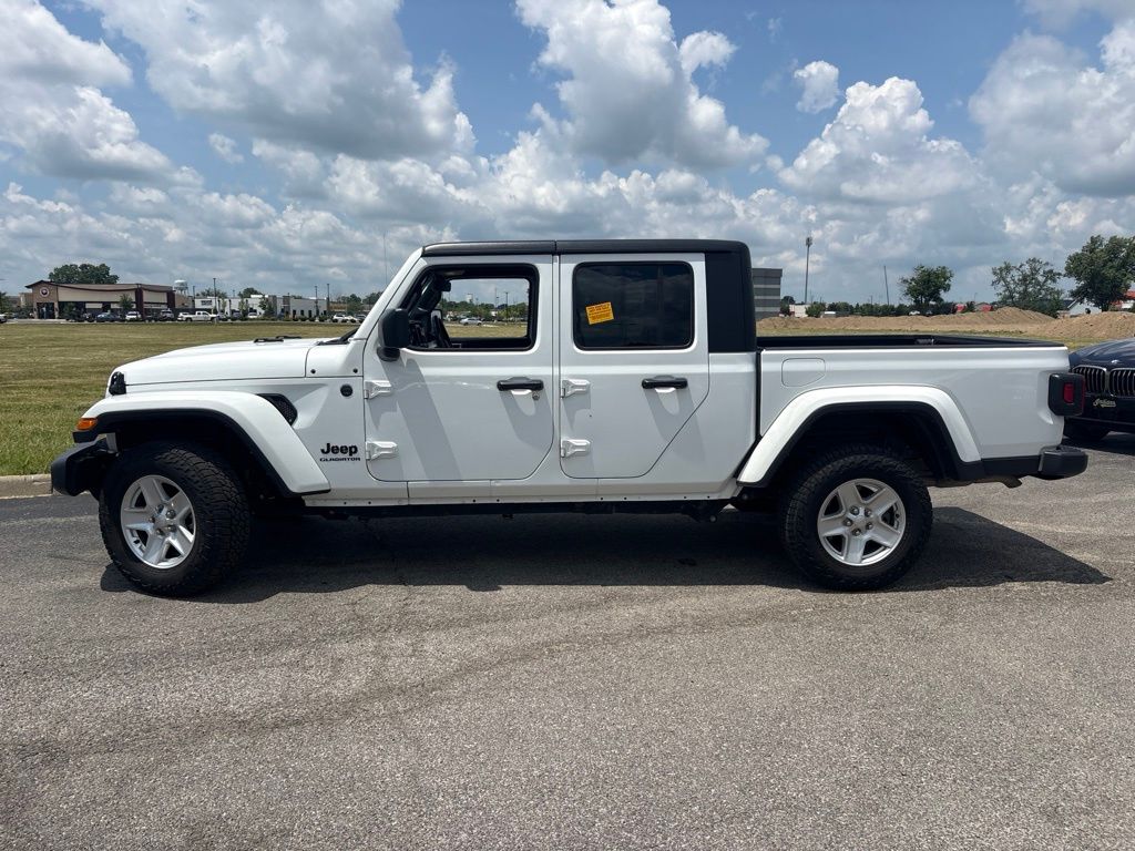 View vehicle photo 6