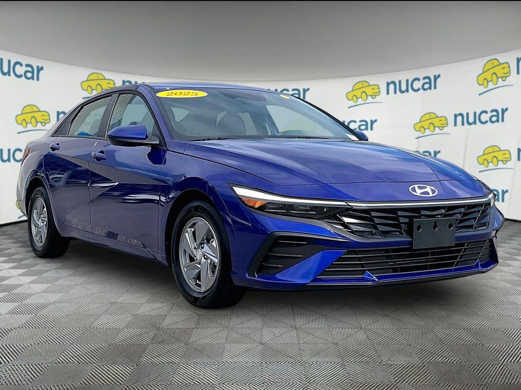 2025 Hyundai Elantra — photo 1