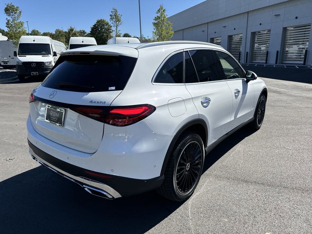 2025 Mercedes-Benz GLC GLC 300 8