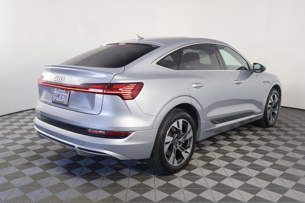 Thumbnail: 2022 Audi e-tron S - 4