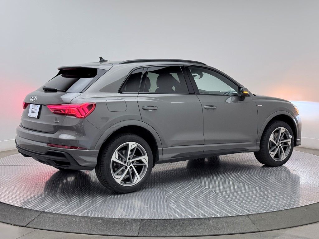 Thumbnail: 2025 Audi Q3 - 15