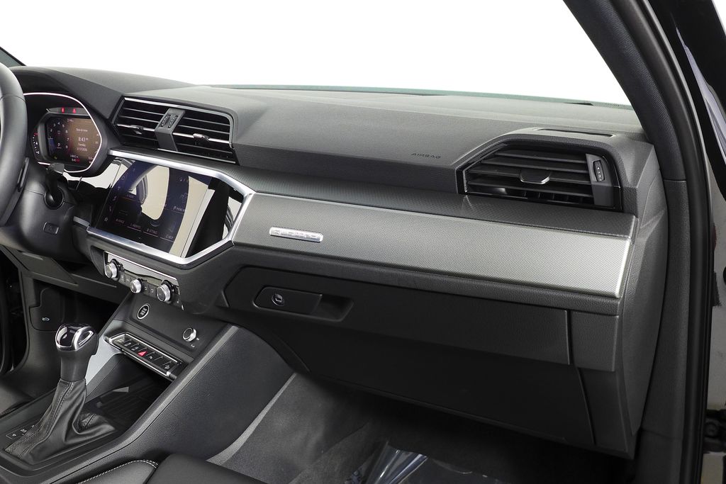 Thumbnail: 2025 Audi Q3 - 14