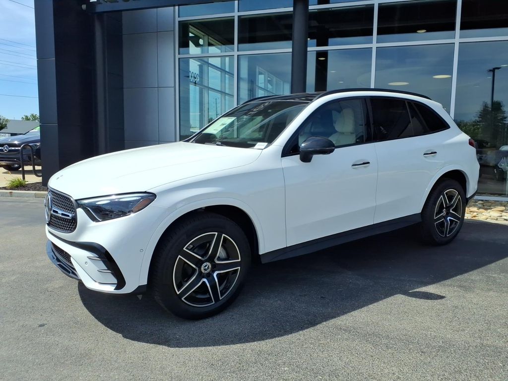 New 2027 Polar White Mercedes-Benz GLC 300 image 2