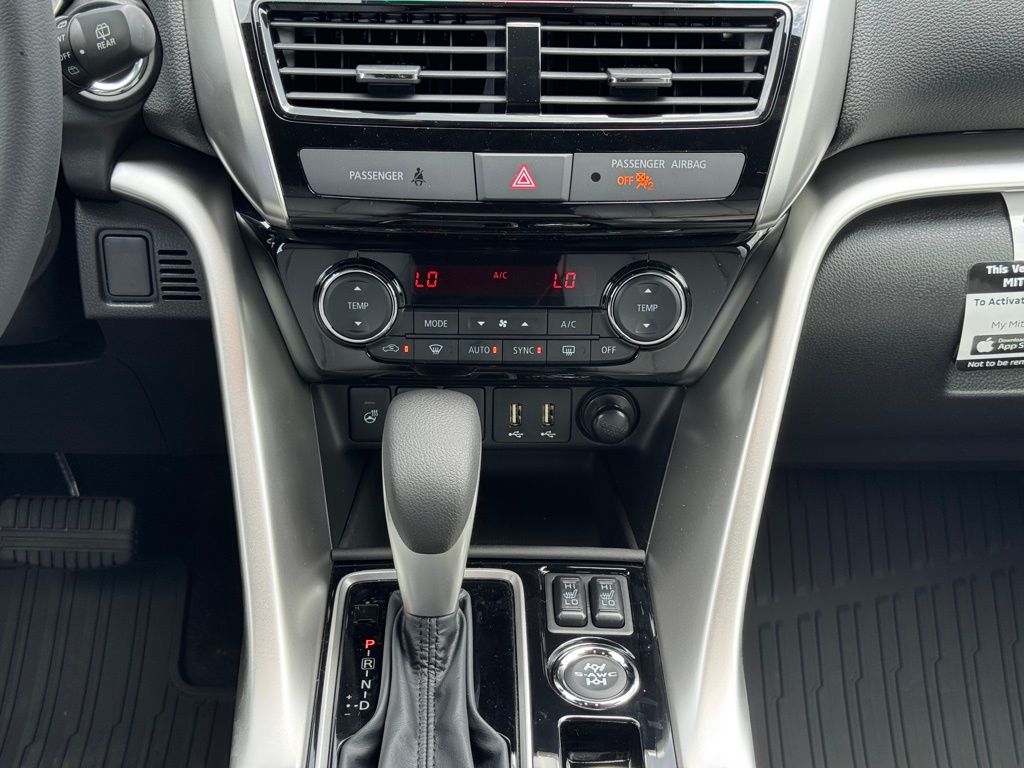 2025 Mitsubishi Eclipse Cross SEL photo 17