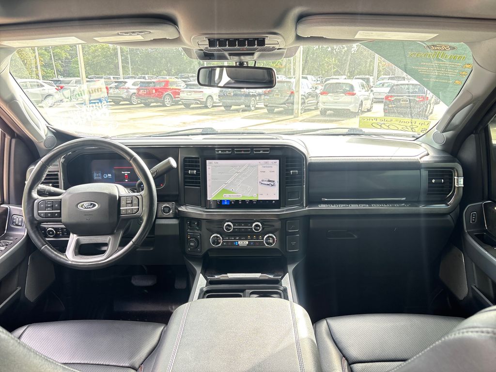 Used 2024  Ford Lariat image 8