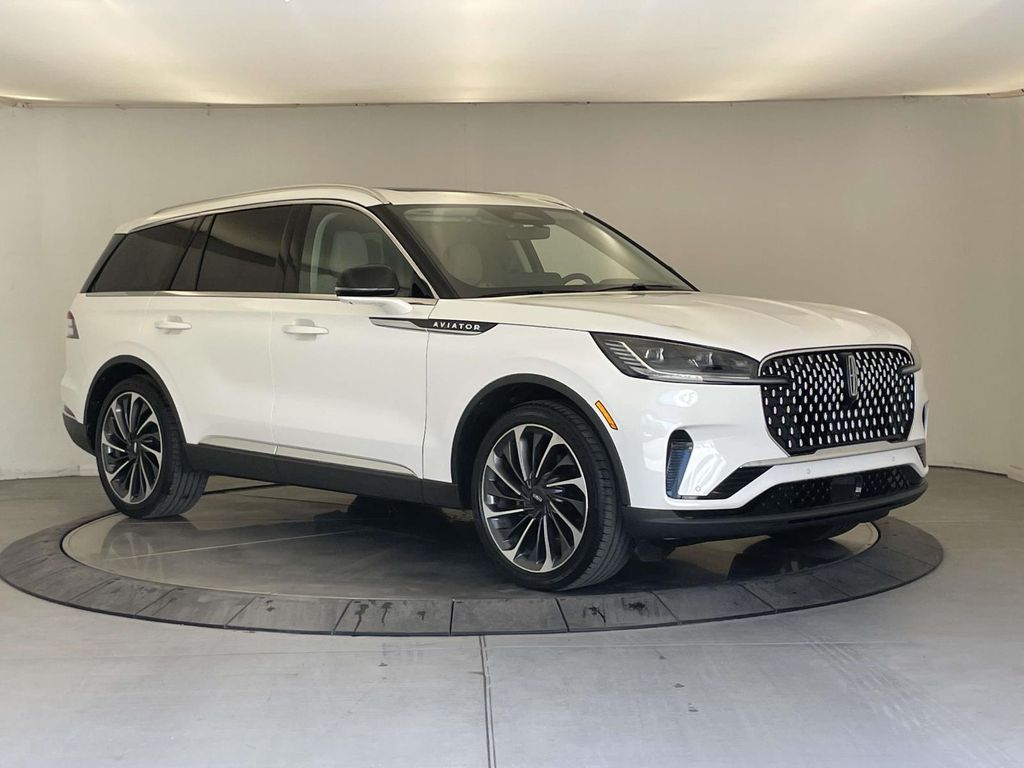 2026 Lincoln Aviator Reserve White at Phil Fitts Ford
