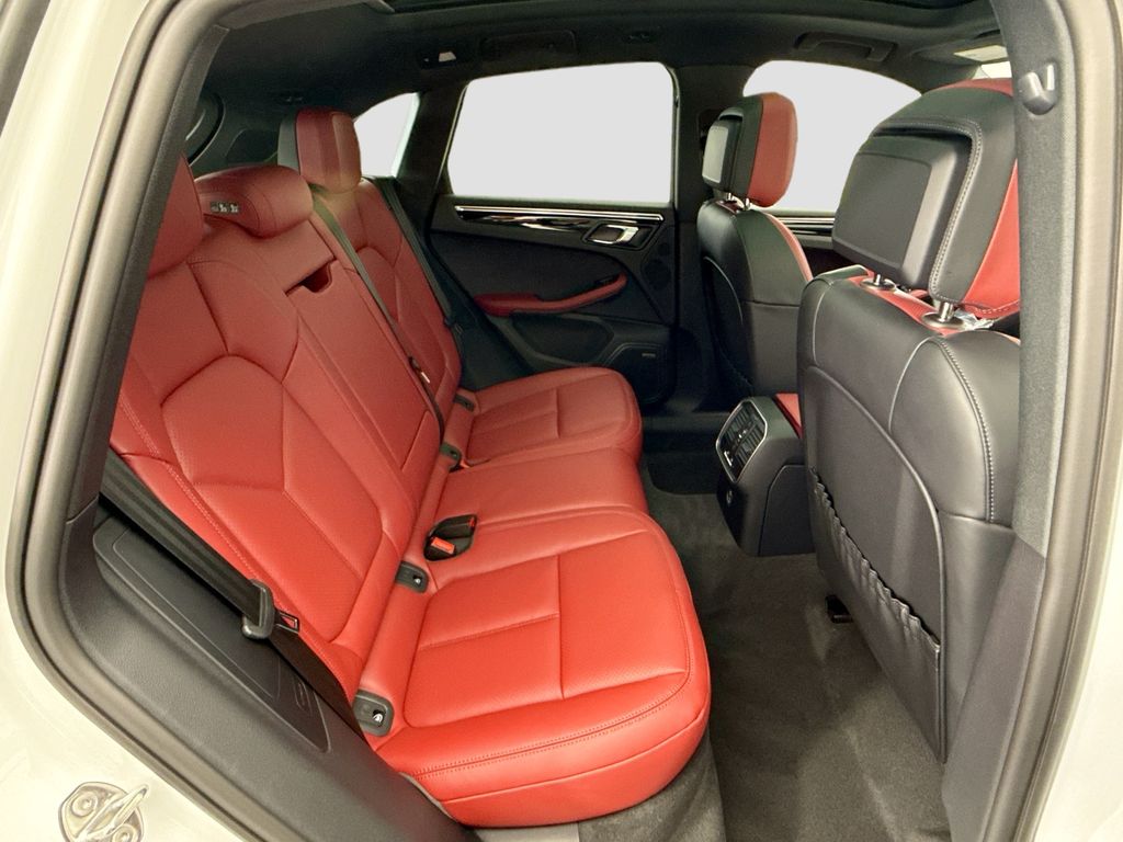 Thumbnail: 2026 Porsche Macan - 23