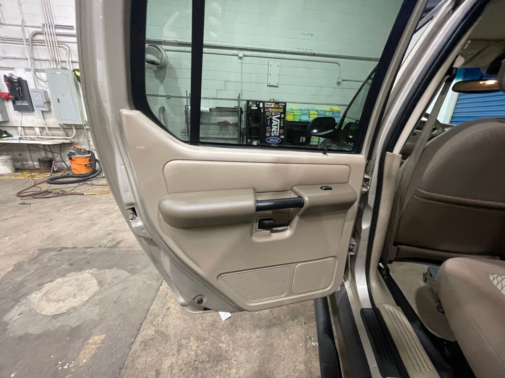 2004 Ford Explorer Sport Trac XLT - Photo 20