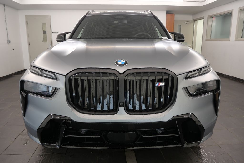 2025 BMW X7 M60i 10