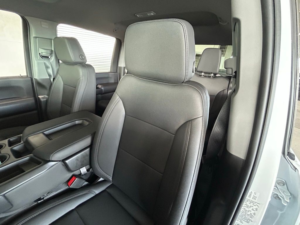 New 2026 Summit White Chevrolet Work Truck image 39