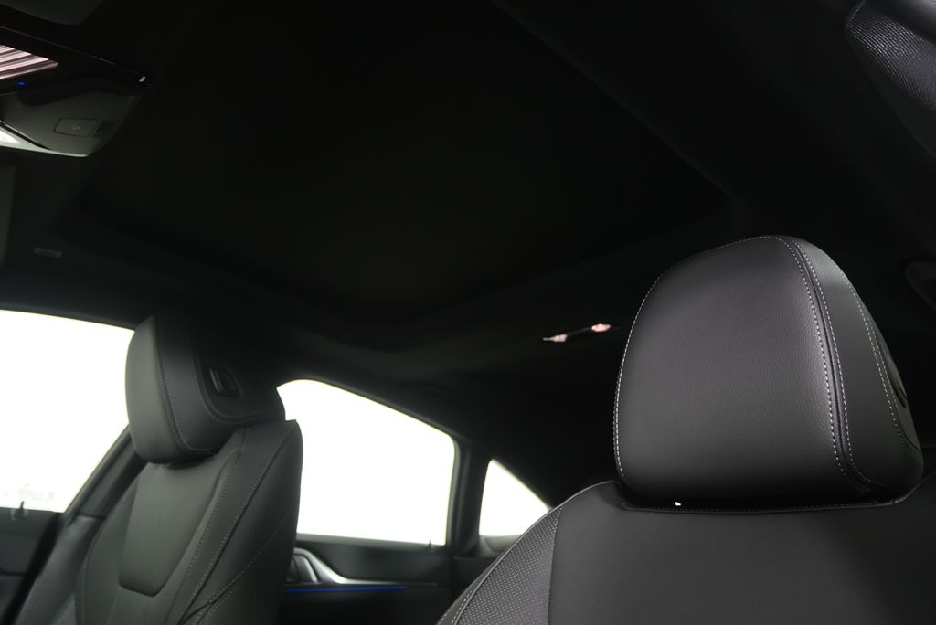 Thumbnail: 2026 BMW i4 - 9