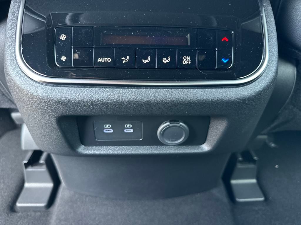 2025 Nissan Armada SL photo