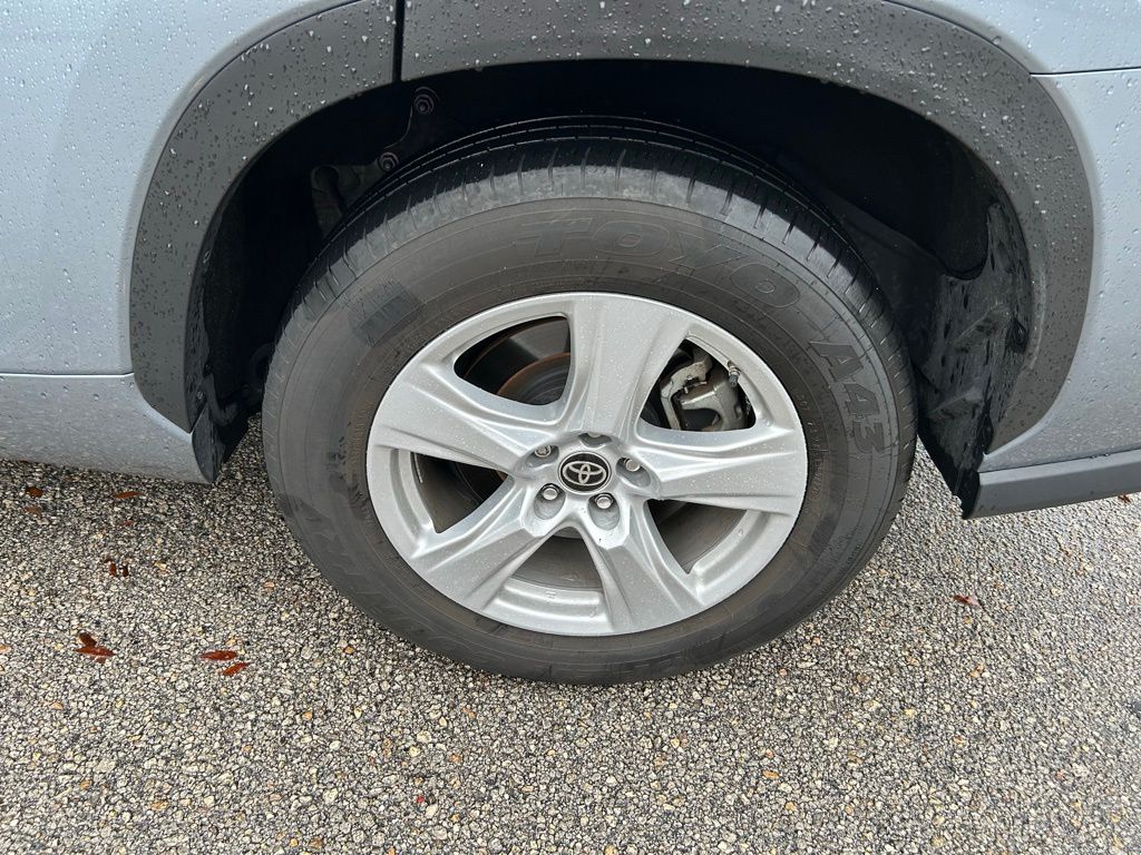 Thumbnail: 2023 Toyota Highlander - 8