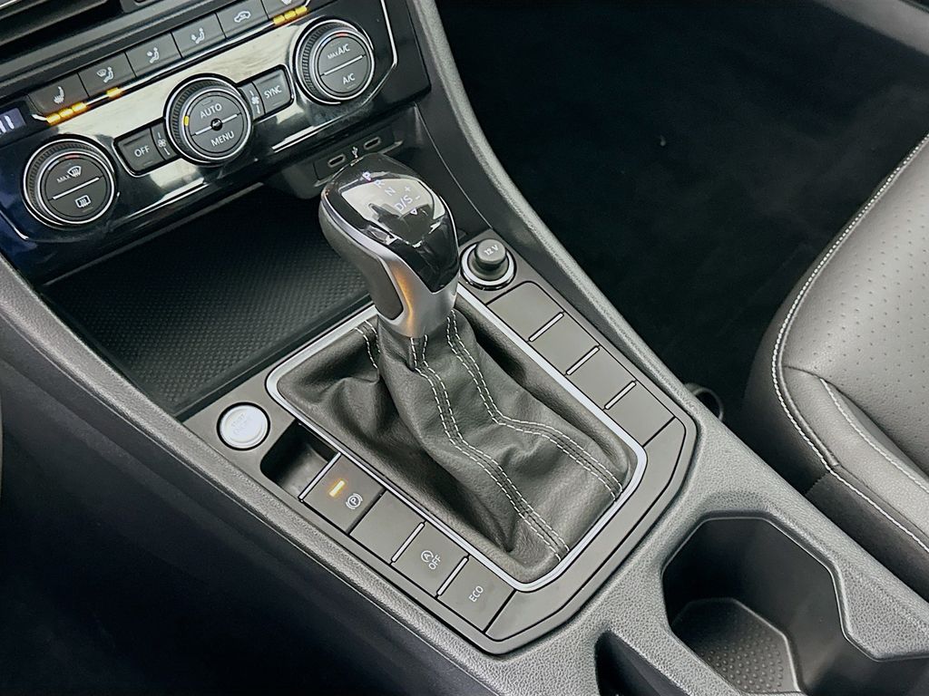 Thumbnail: 2023 Volkswagen Jetta - 16