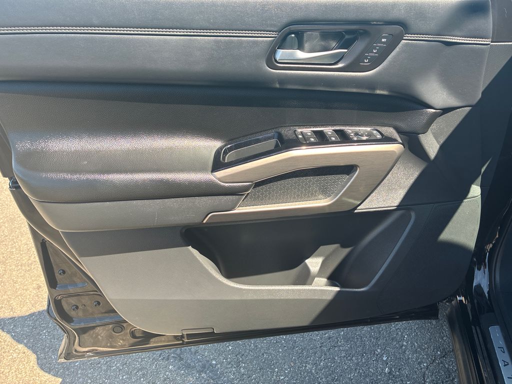 2024 Nissan Pathfinder Platinum Black at South Hills Kia