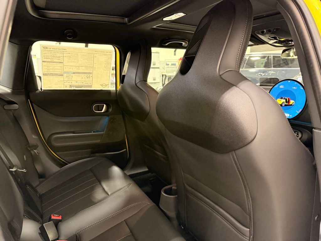 Thumbnail: 2026 MINI Cooper - 25