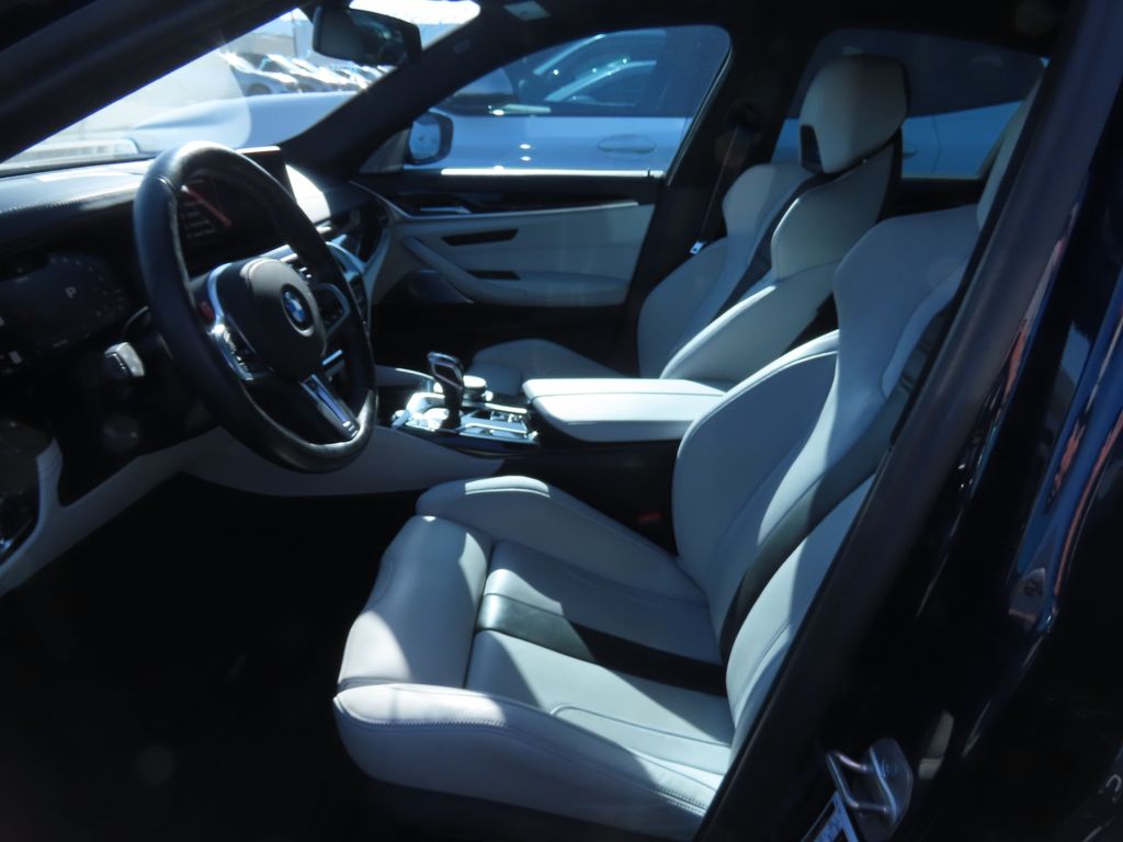 Thumbnail: 2023 BMW M5 - 10