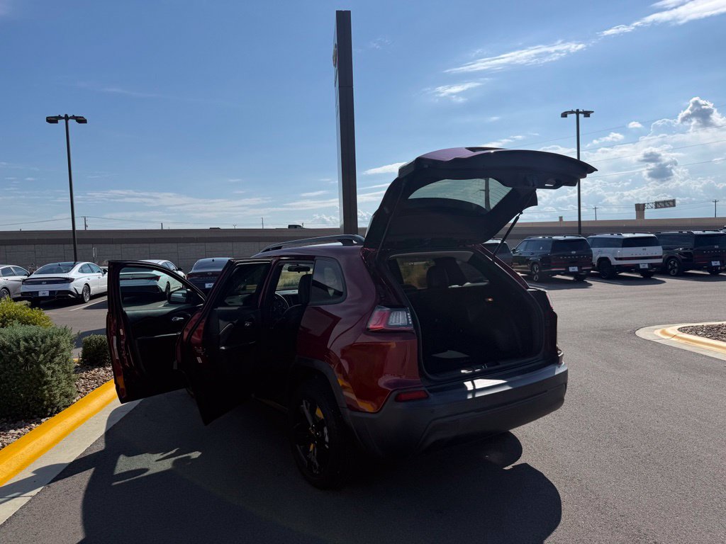 Thumbnail: 2020 Jeep Cherokee - 17