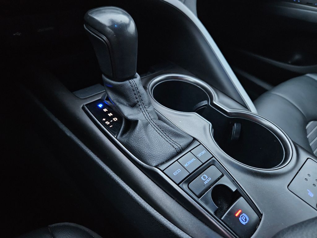 2022 Toyota Camry SE 27