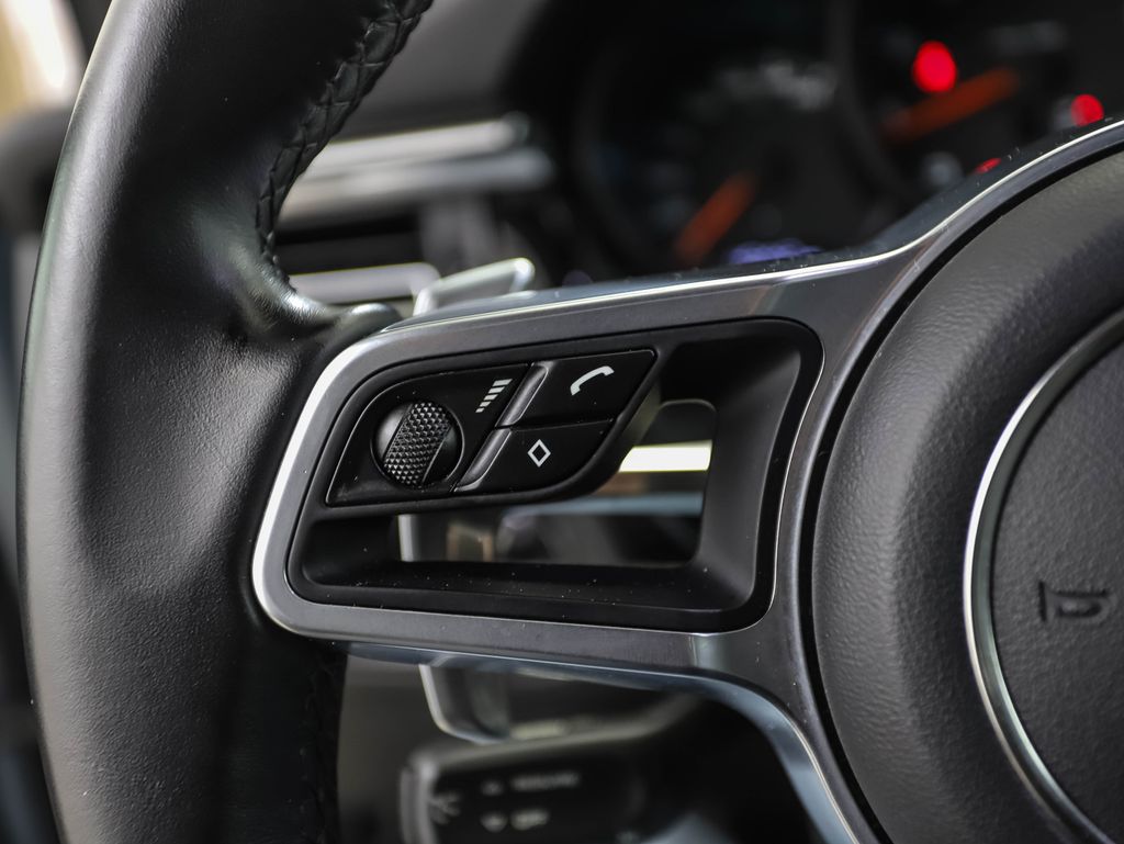 Thumbnail: 2020 Porsche Macan - 12