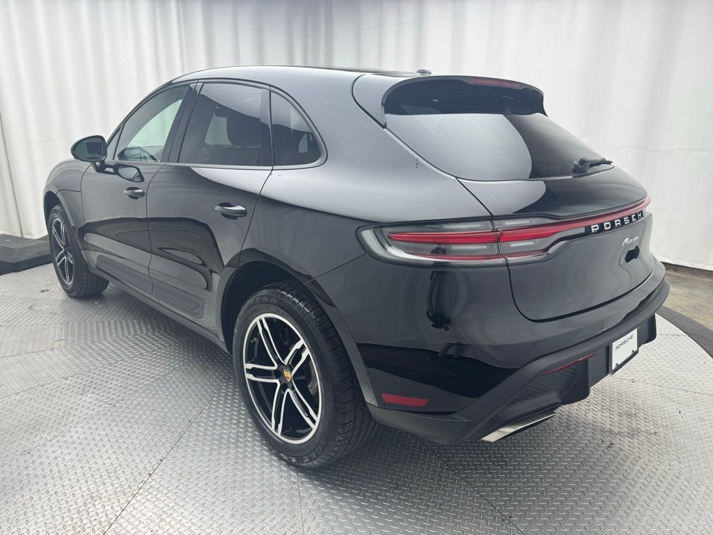 Thumbnail: 2025 Porsche Macan - 3
