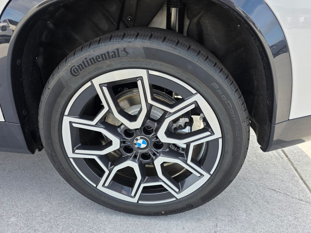 New 2026 White BMW xDrive28i image 6