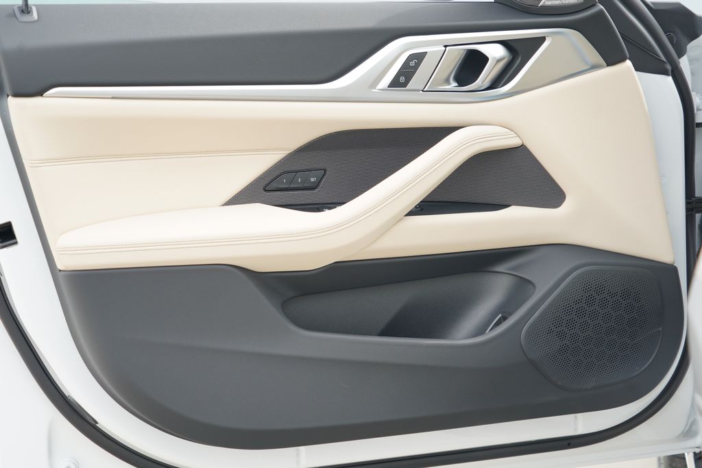 Thumbnail: 2026 BMW i4 - 9