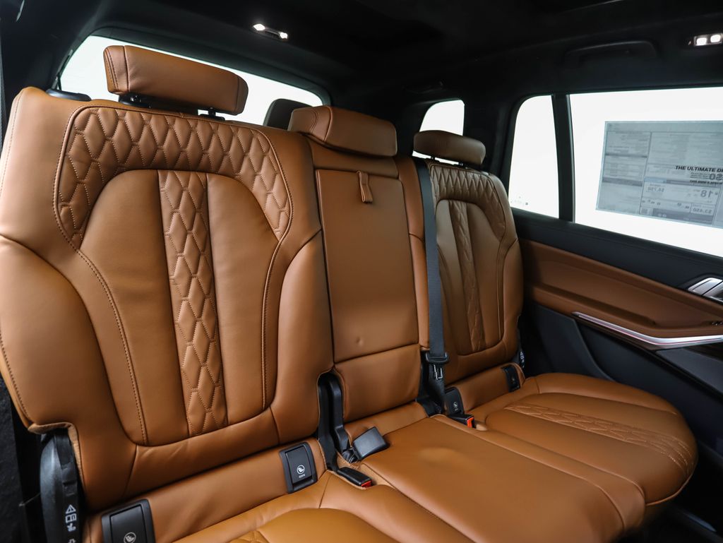 2026 BMW X7 M60i 28