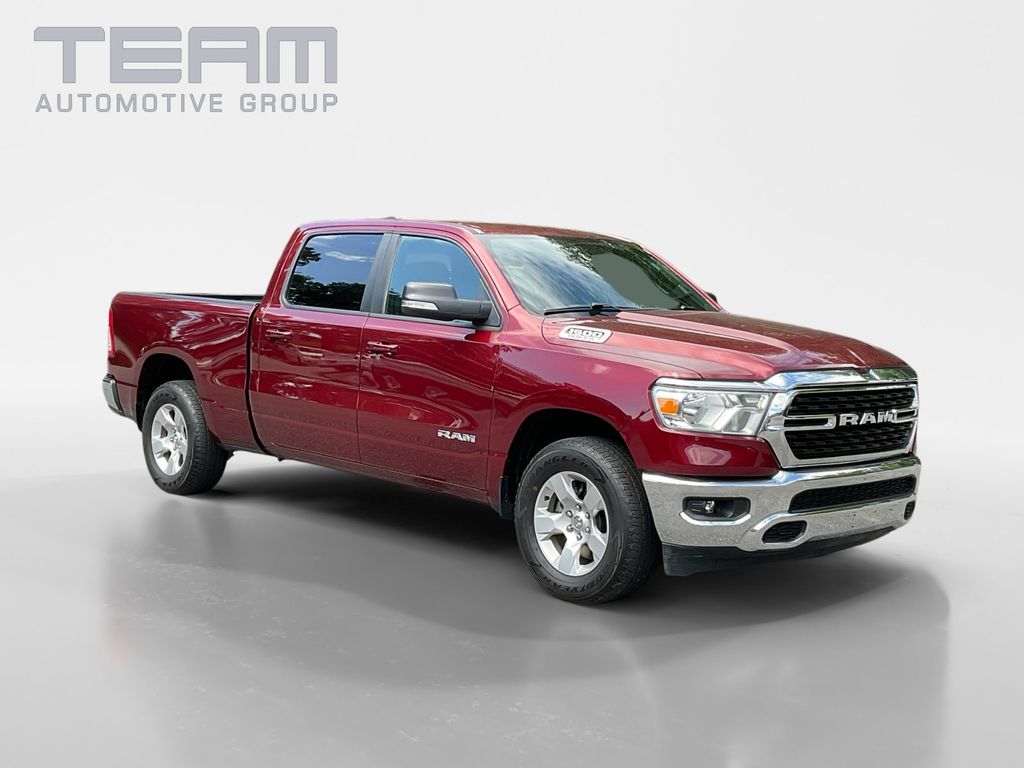 2022 RAM 1500 Big Horn Crew Cab 4WD Rojo (Delmonico Red Pearlcoat) Camioneta Todo terreno 8 velocidades Automática