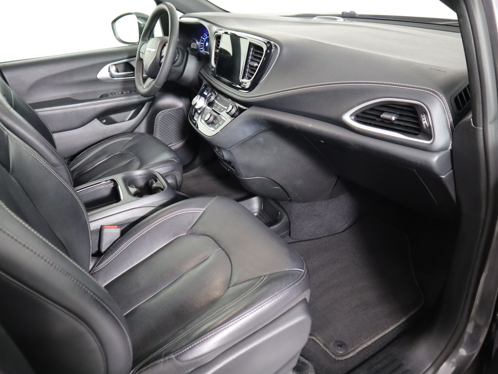 Thumbnail: 2022 Chrysler Pacifica - 15