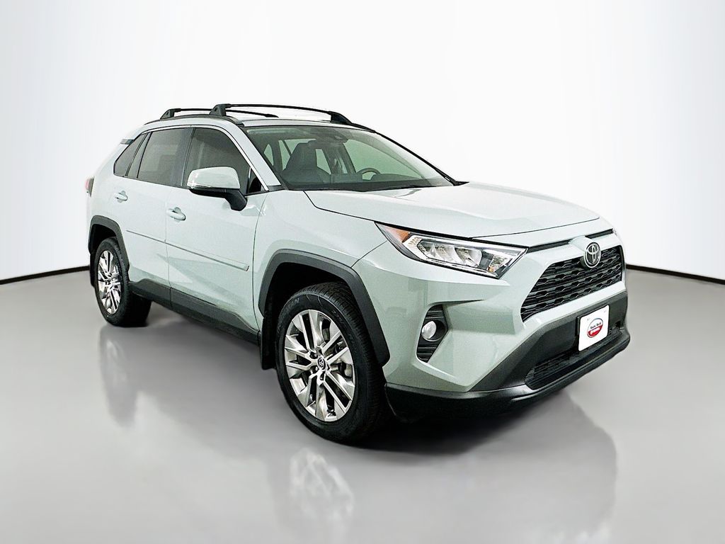 2021 Toyota RAV4 XLE Premium 3