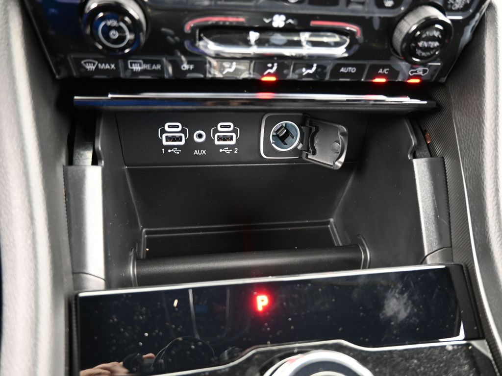 Used 2025 Diamond Black Crystal Pearlcoat Jeep Limited image 20