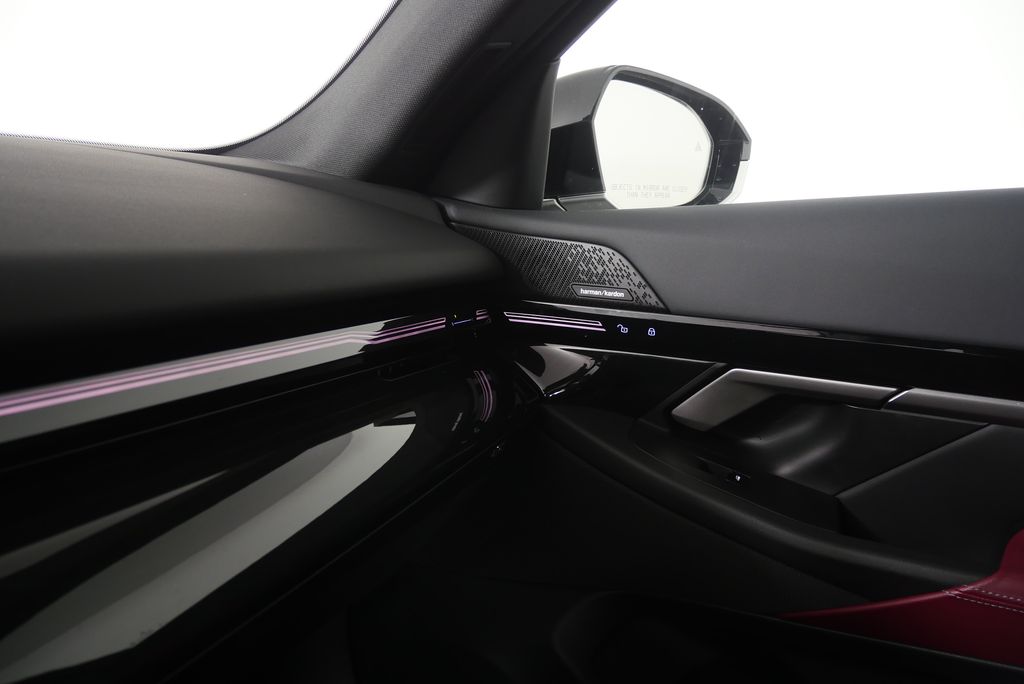 Thumbnail: 2025 BMW 5 Series - 27