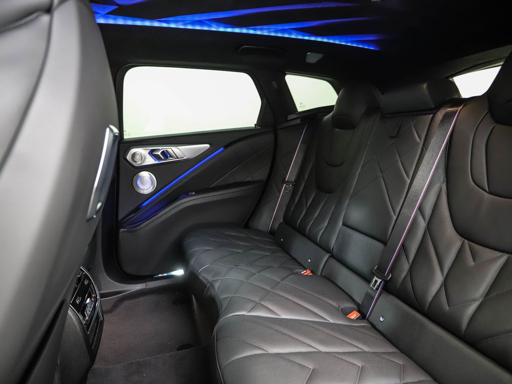 Thumbnail: 2026 BMW XM - 26