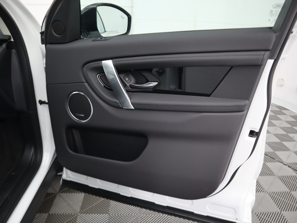 Thumbnail: 2024 Land Rover Discovery Sport - 26