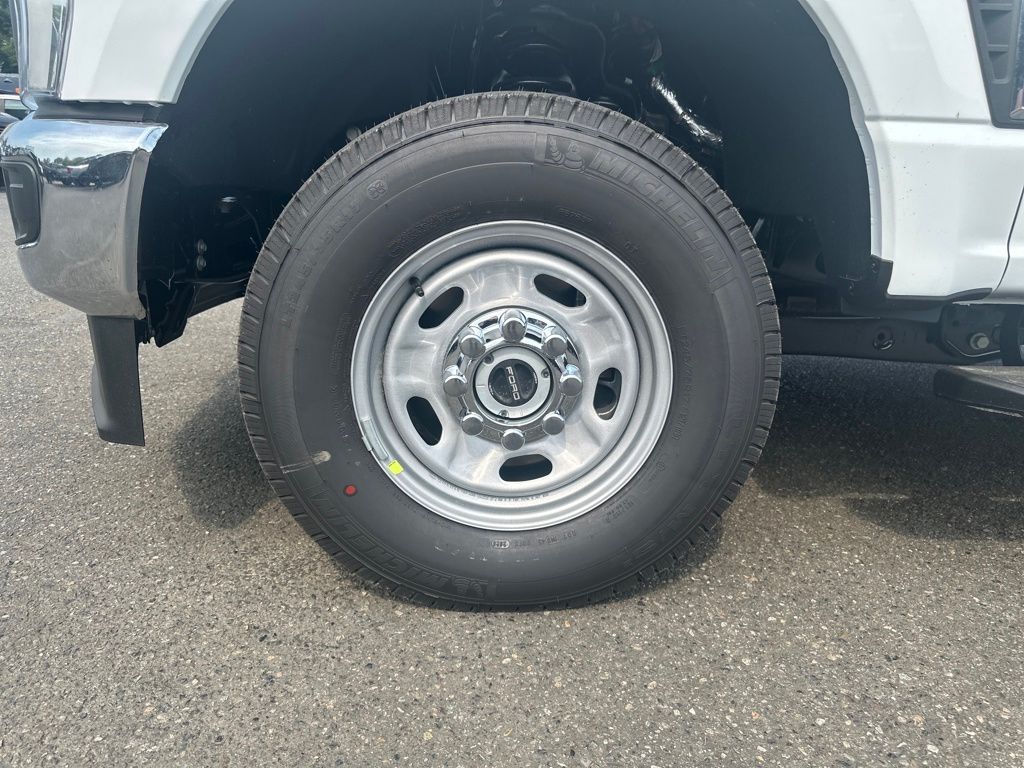New 2026 Ford Super Duty F-250 Crew Cab 8' Box XL