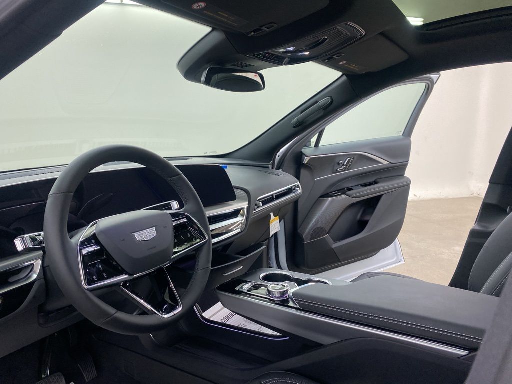 2025 Cadillac LYRIQ Luxury photo