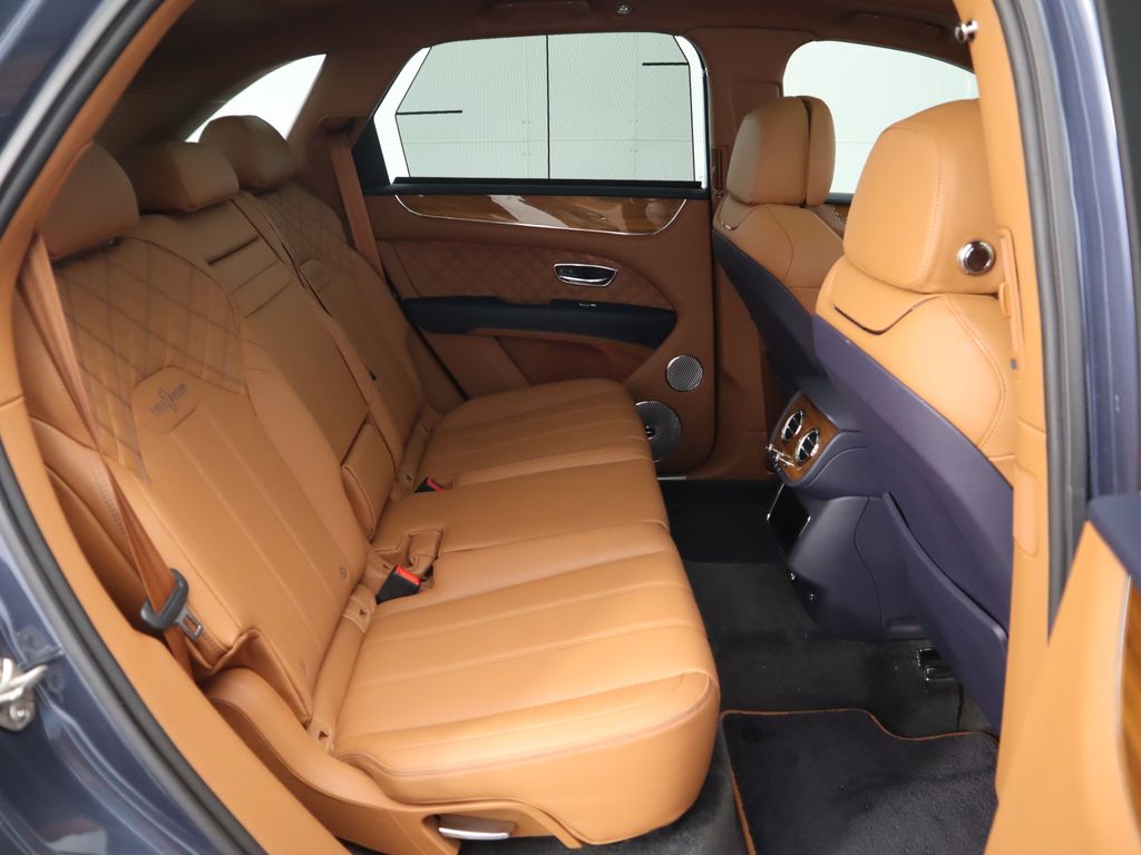 2021 Bentley Bentayga  23