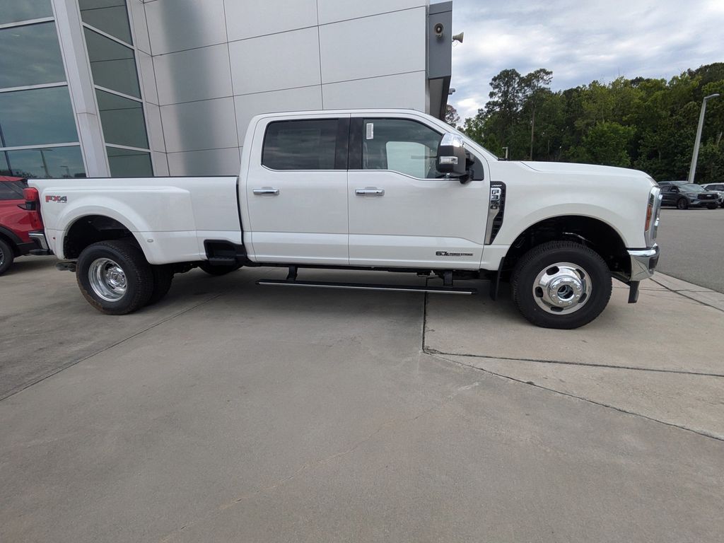 2026 Ford F-350 Super Duty LARIAT