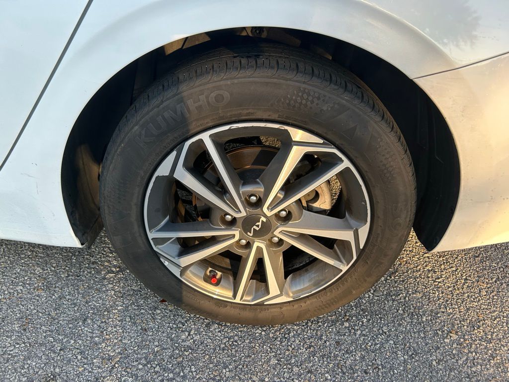 Thumbnail: 2022 Kia Forte - 9