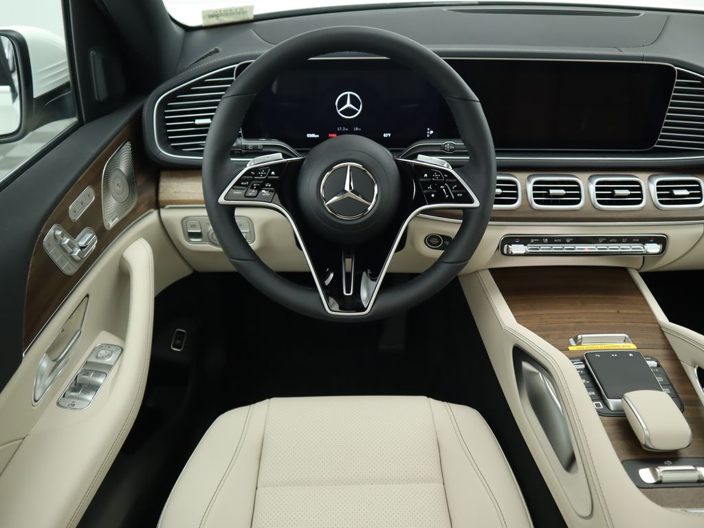 2025 Mercedes-Benz GLS 450 4MATIC 11