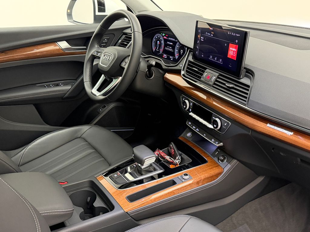 Thumbnail: 2023 Audi Q5 - 11