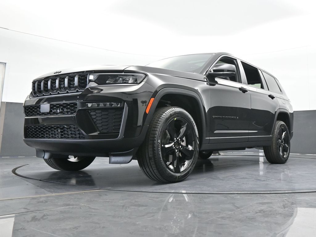 New 2026 Diamond Black Crystal Pearlcoat Jeep Limited image 54